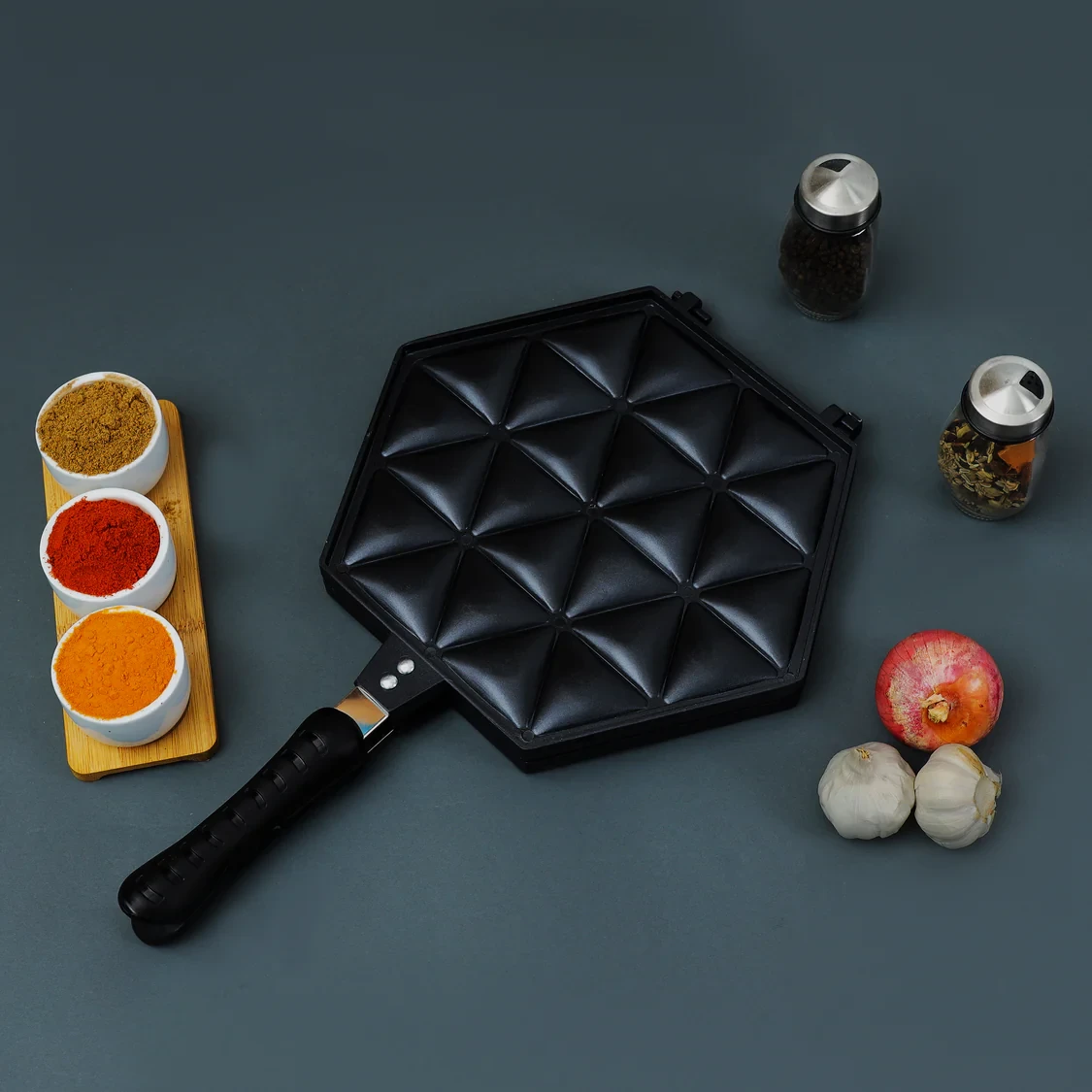 Royalford Samosa Maker RF10745 uses non-stick, double-sided die-cast aluminum plates that are easy to clean and built to last. It features a heat-resistant handle for safe use and helps make crispy sa