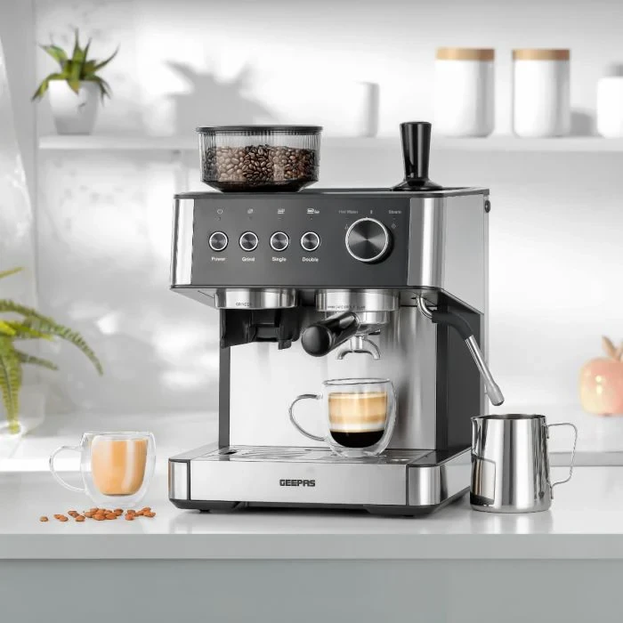The Geepas GCMG1325S is an espresso and cappuccino machine that comes with a 20 bar high-pressure pump for strong coffee extraction.